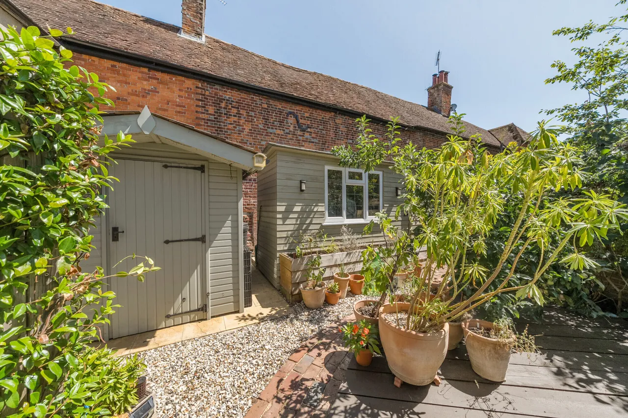 2 bed house for sale — Charnham Street, Hungerford, RG17
