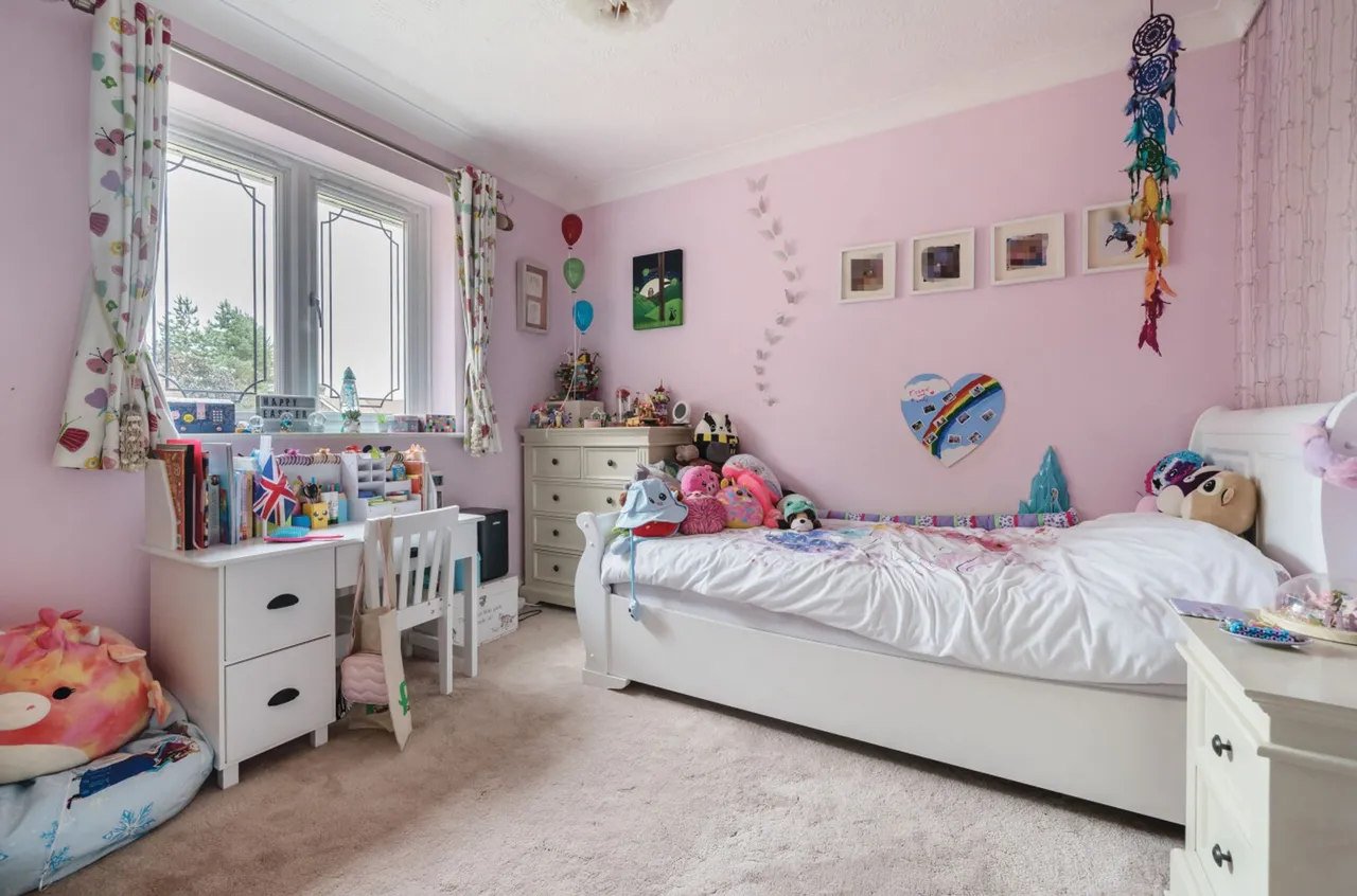 Hoggarth Close, Petersfield, GU31, photo 17