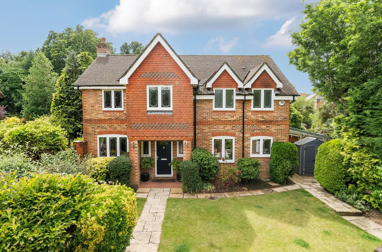 Hoggarth Close, Petersfield, GU31, photo 25