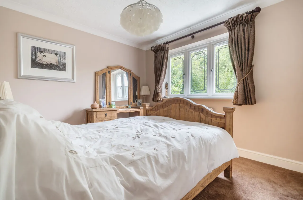Hoggarth Close, Petersfield, GU31, photo 15