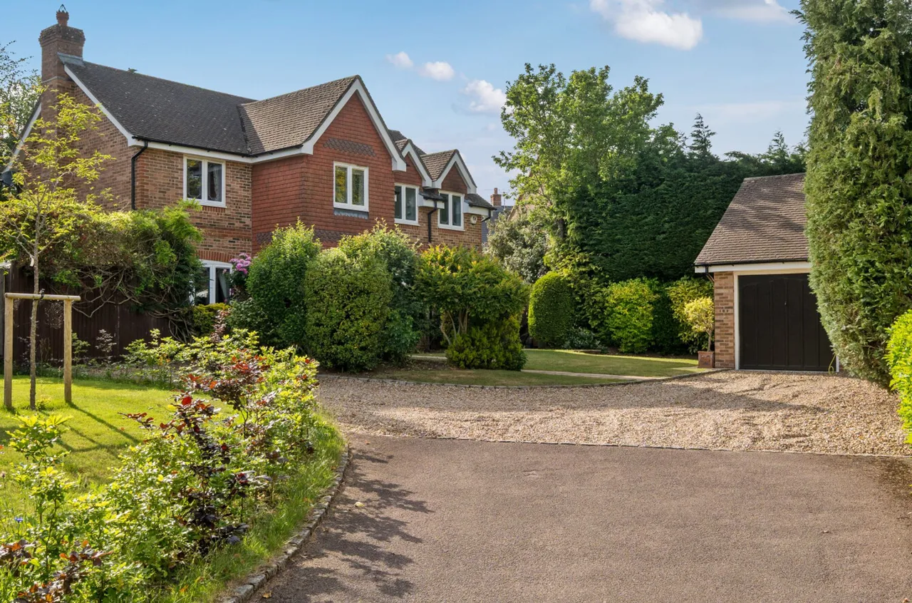 Hoggarth Close, Petersfield, GU31, photo 27