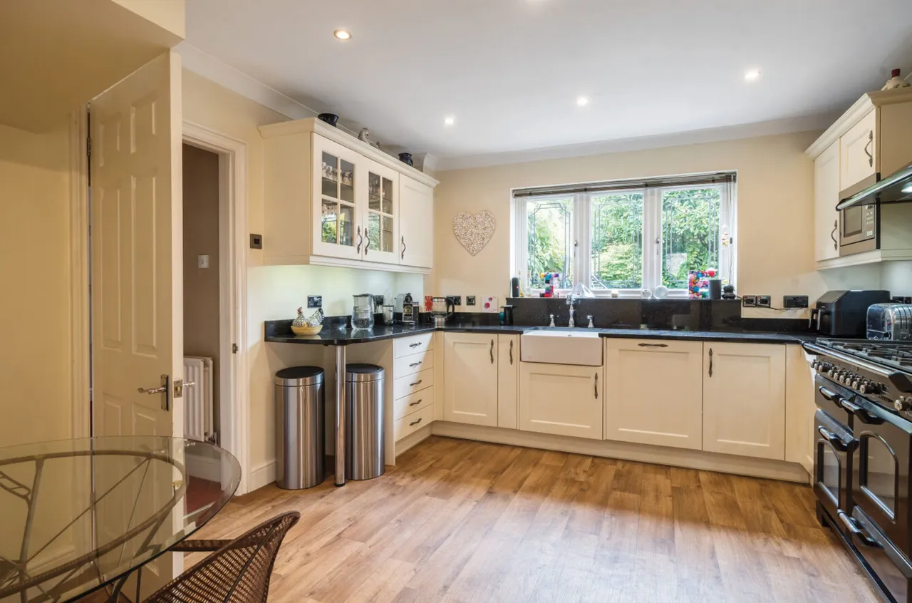Hoggarth Close, Petersfield, GU31, photo 3