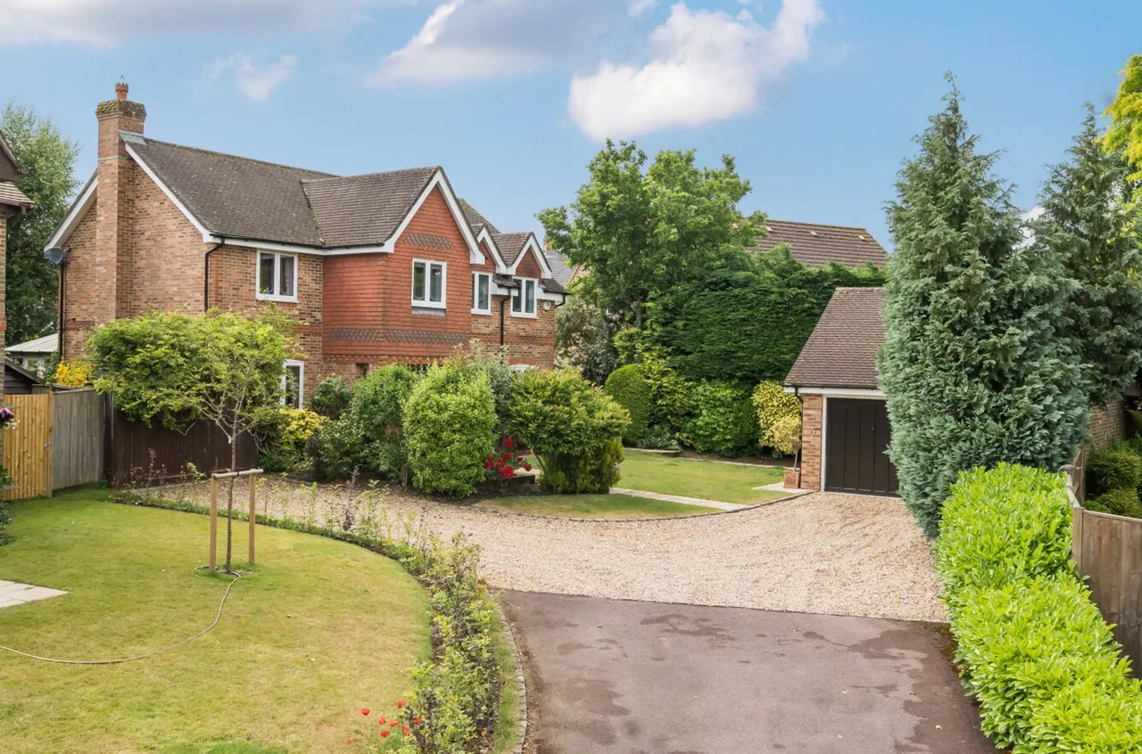 Hoggarth Close, Petersfield, GU31, photo 4