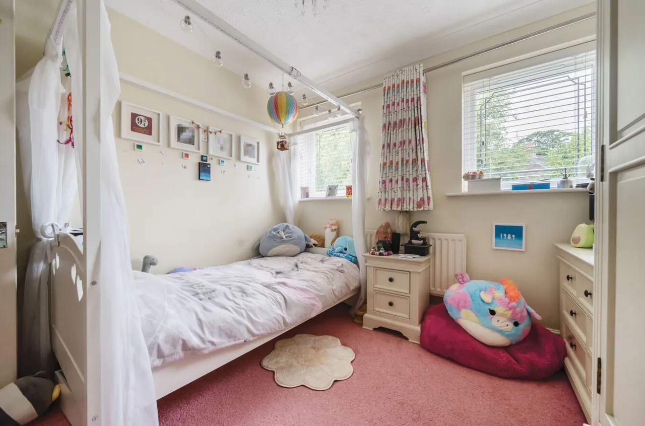 Hoggarth Close, Petersfield, GU31, photo 18