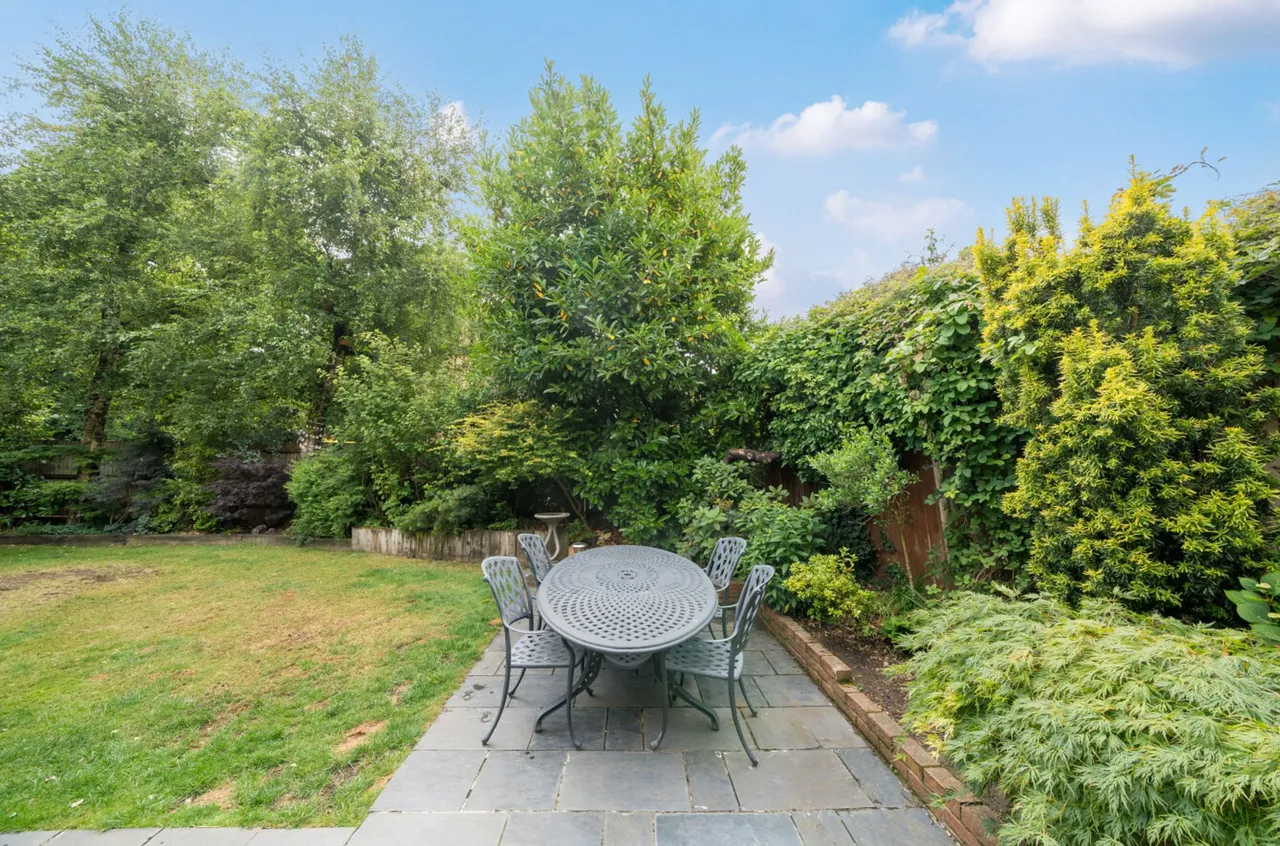 Hoggarth Close, Petersfield, GU31, photo 24