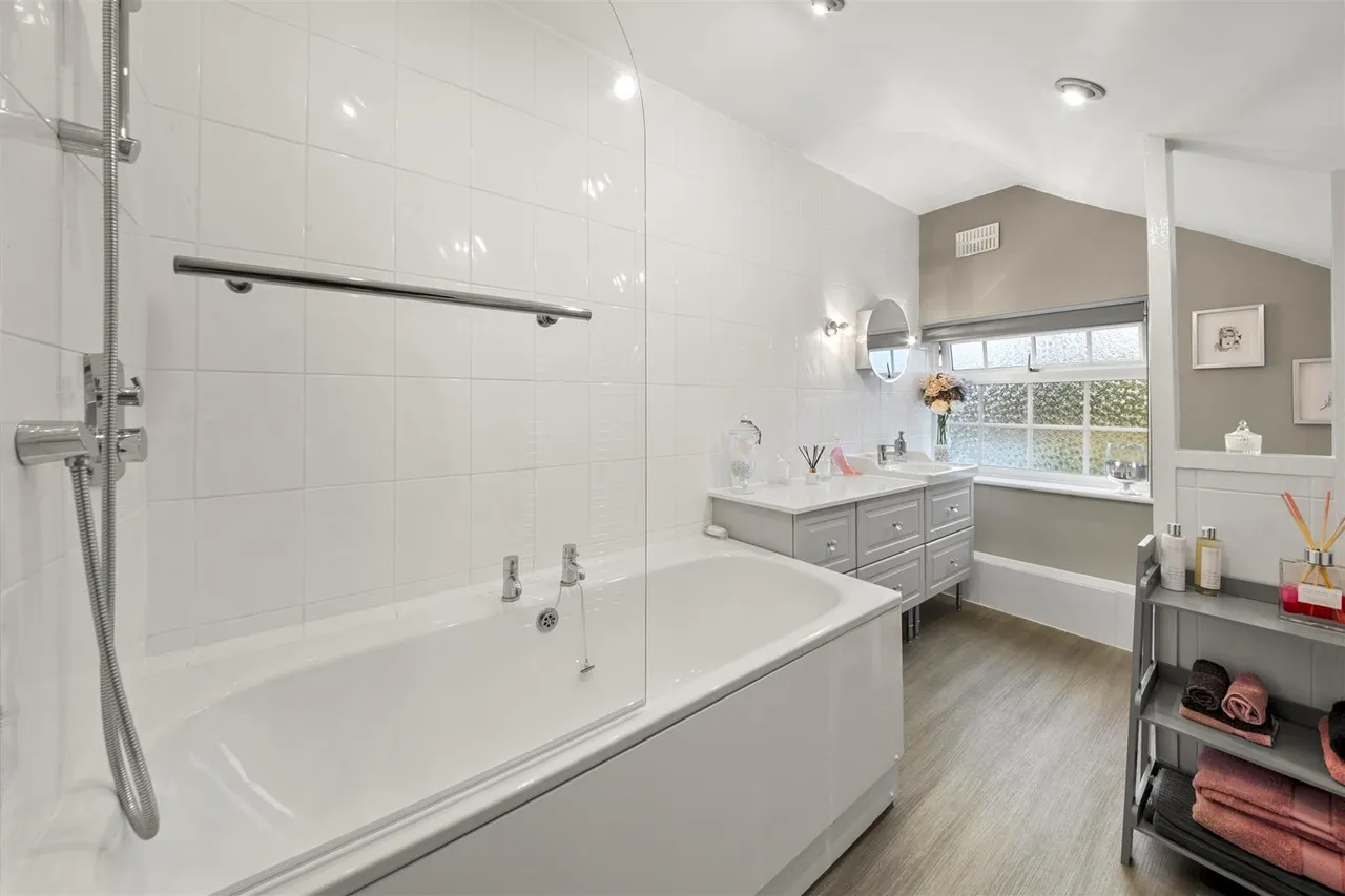 Colham Green Road, Hillingdon, photo 5