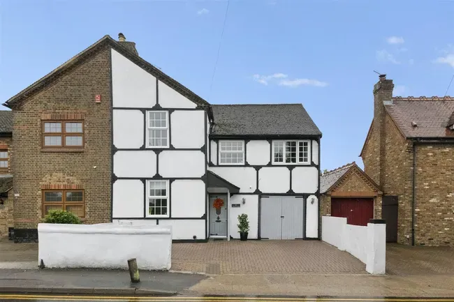 4 bed house for sale — Colham Green Road, Hillingdon