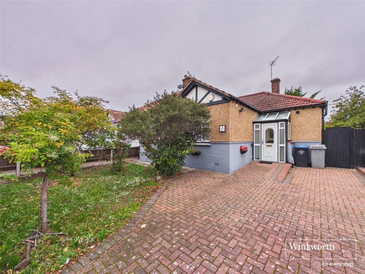 Tudor Close, Kingsbury, NW9, photo 2