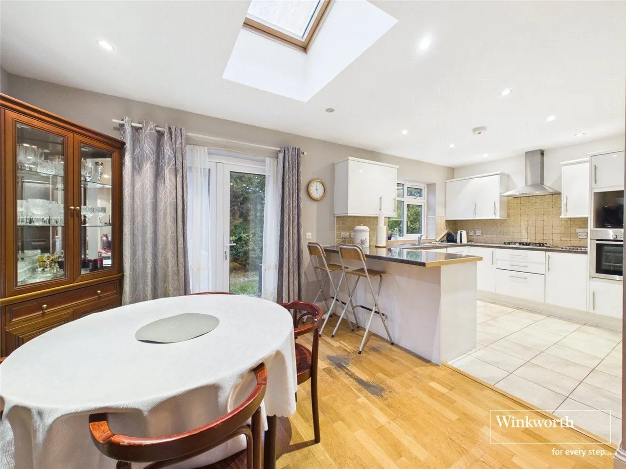 Tudor Close, Kingsbury, NW9, photo 4