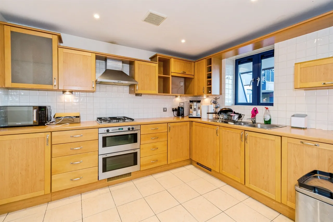 Canute Road, Southampton, photo 2