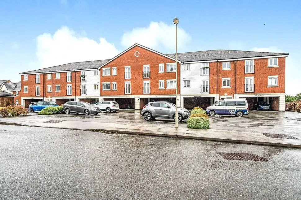 2 bed flat for sale — Southgate Way, Dudley, West Midlands, DY1