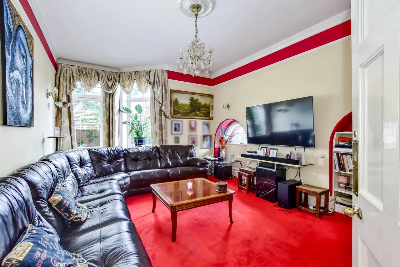 Ducks Hill Road, Northwood, Greater London, HA6 2NW, photo 4