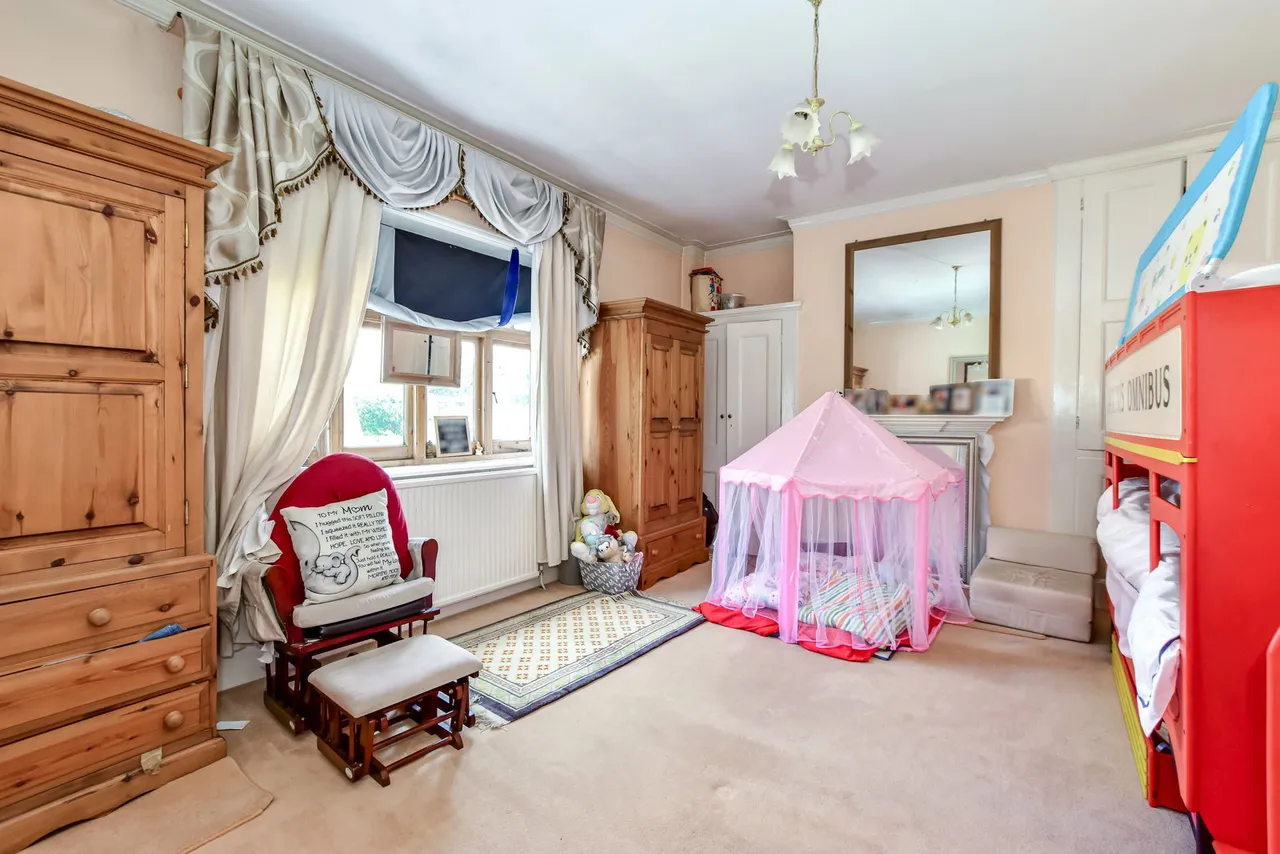 Ducks Hill Road, Northwood, Greater London, HA6 2NW, photo 10