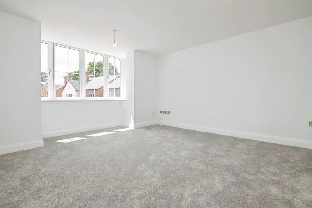 Wannock Gardens, (chigwell Border), IG6 2SH, photo 16