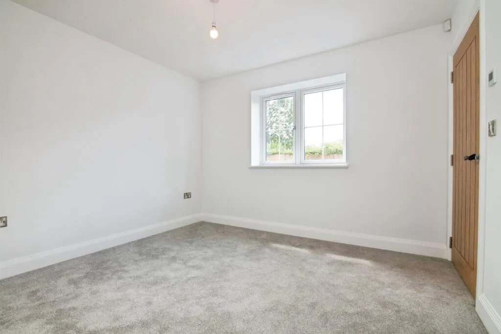 Wannock Gardens, (chigwell Border), IG6 2SH, photo 6