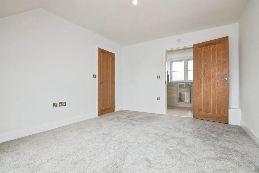 Wannock Gardens, (chigwell Border), IG6 2SH, photo 11