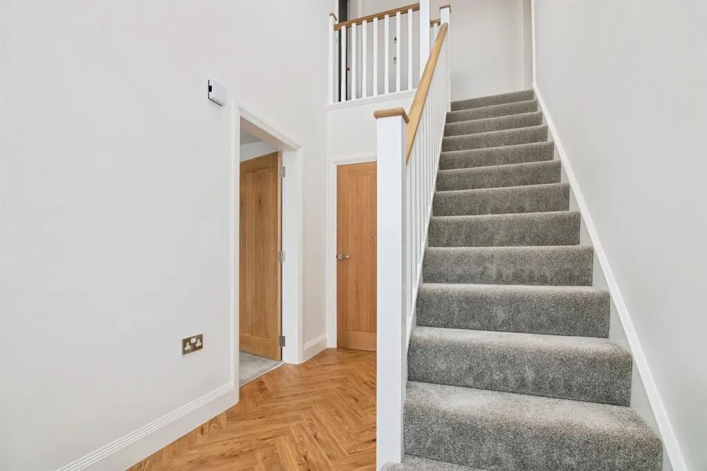 Wannock Gardens, (chigwell Border), IG6 2SH, photo 5