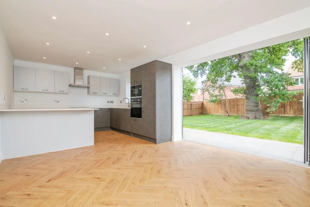 Wannock Gardens, (chigwell Border), IG6 2SH, photo 2