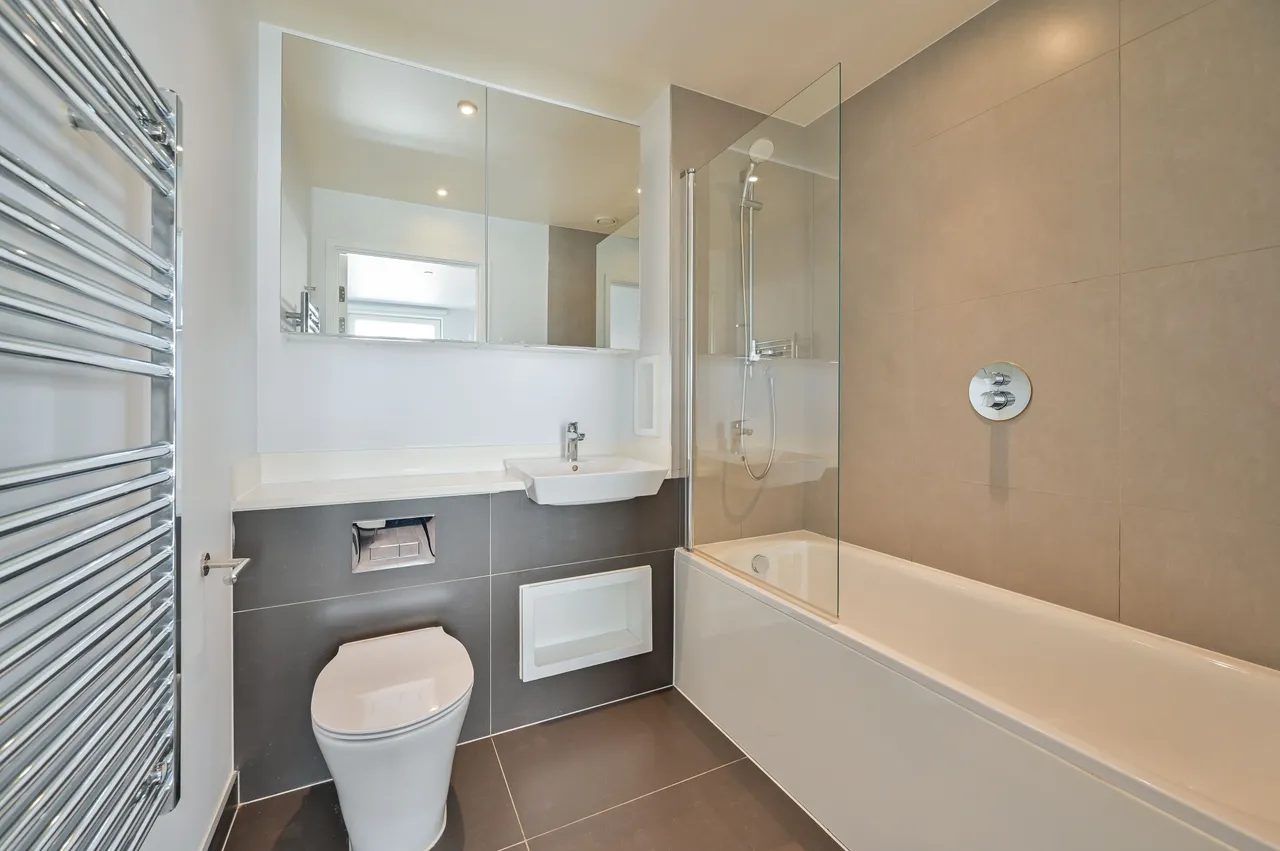 Apartment 305, Aytron Court, 6 New Lion Way, London, photo 9