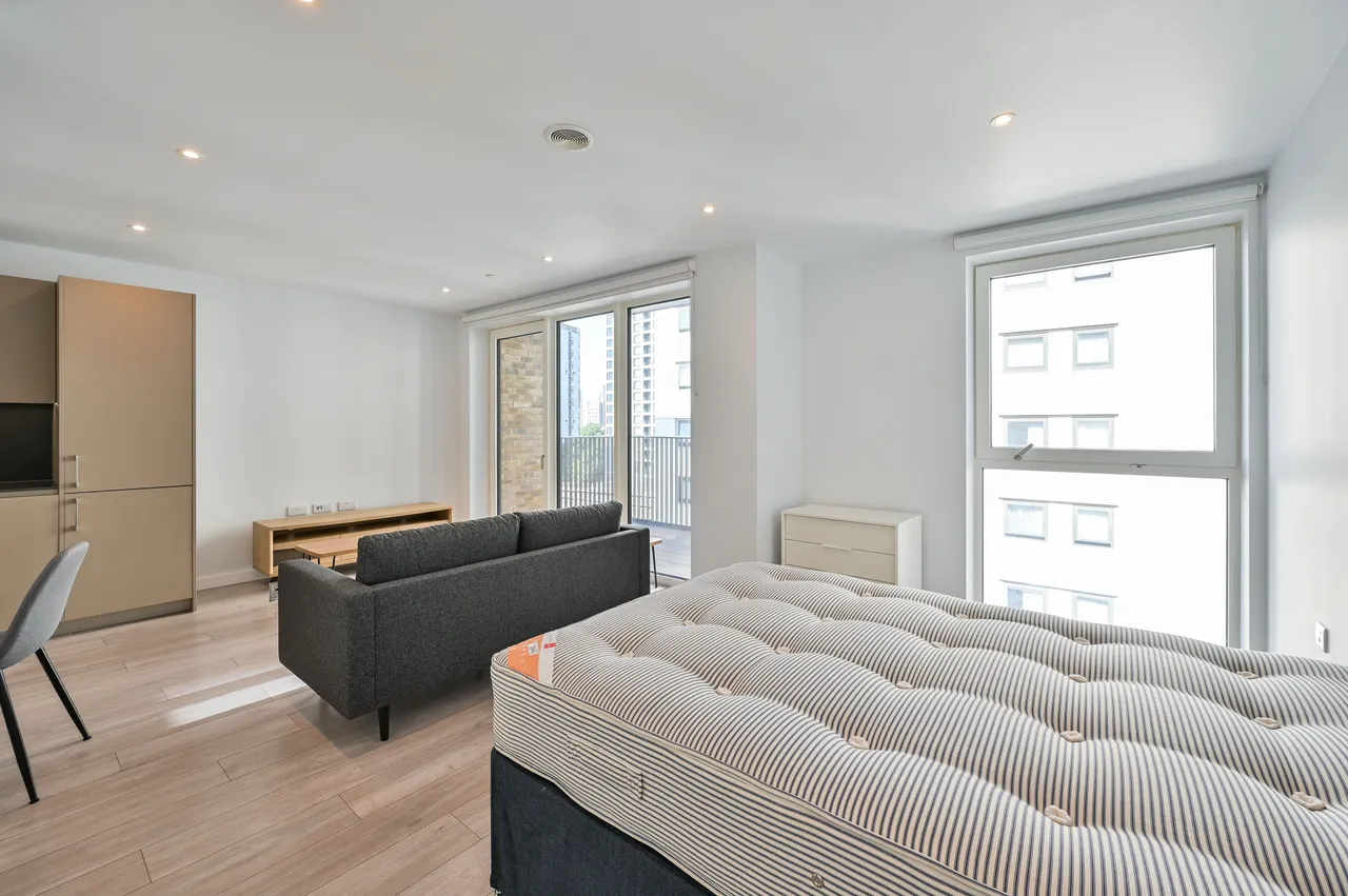 Apartment 305, Aytron Court, 6 New Lion Way, London, photo 7
