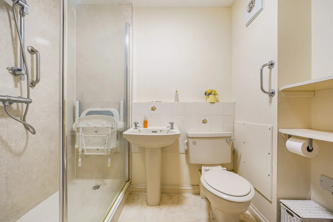 Village Road, Enfield, photo 8