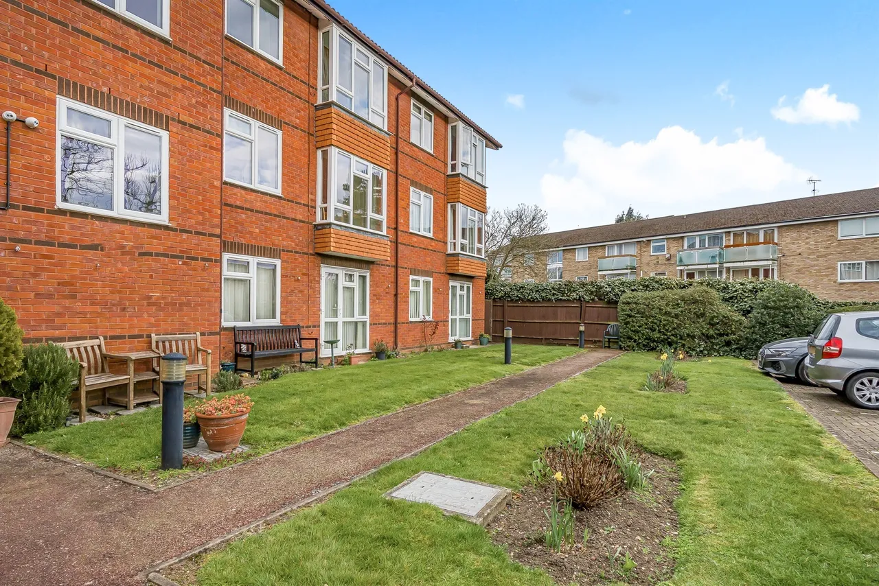 Village Road, Enfield, photo 10