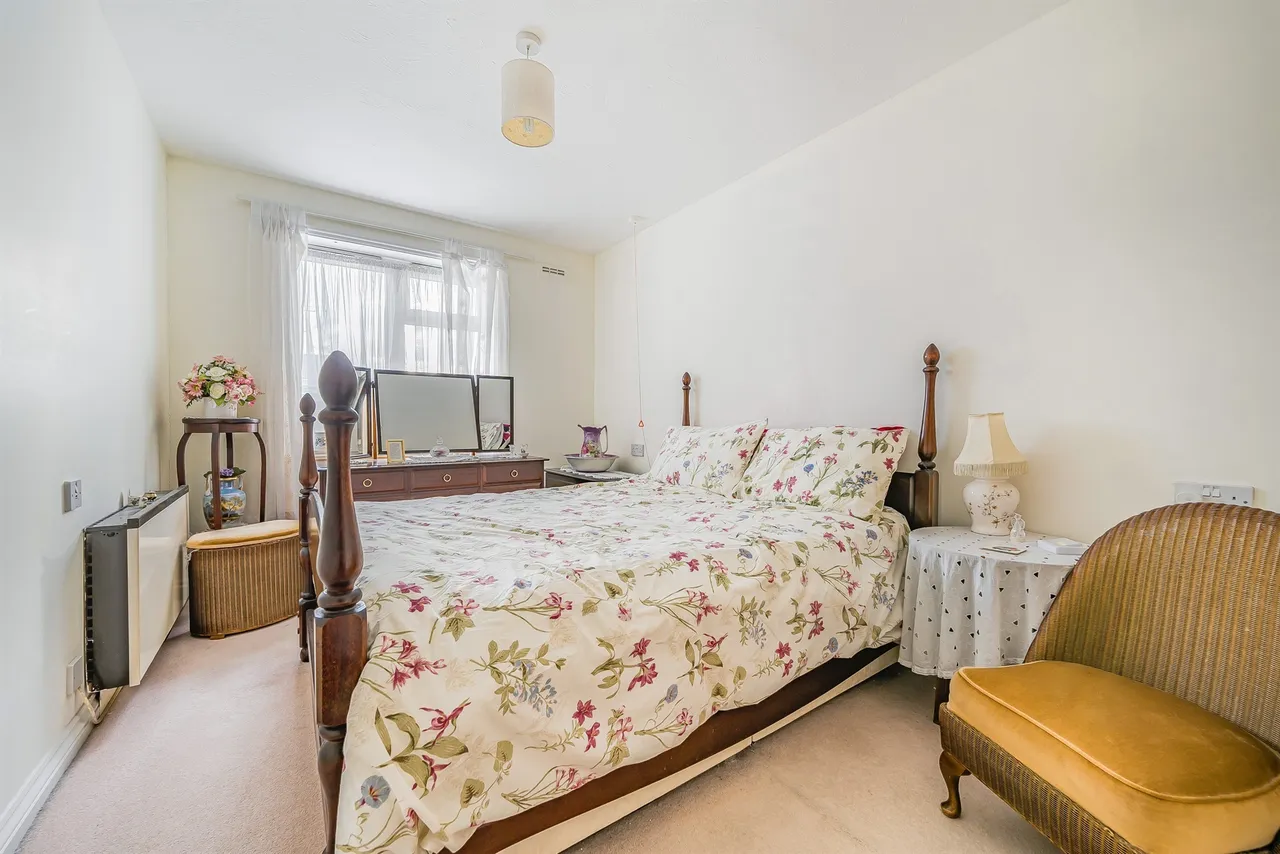 Village Road, Enfield, photo 5