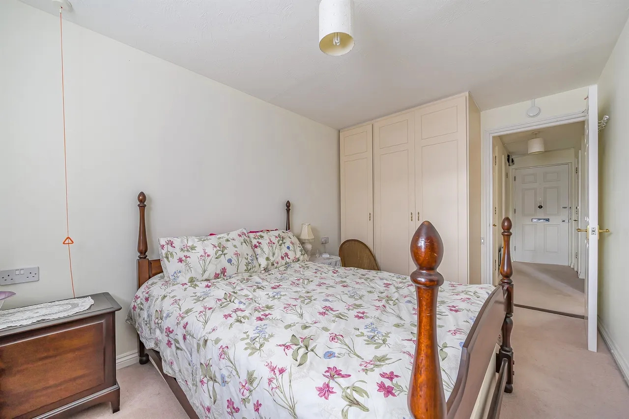 Village Road, Enfield, photo 6