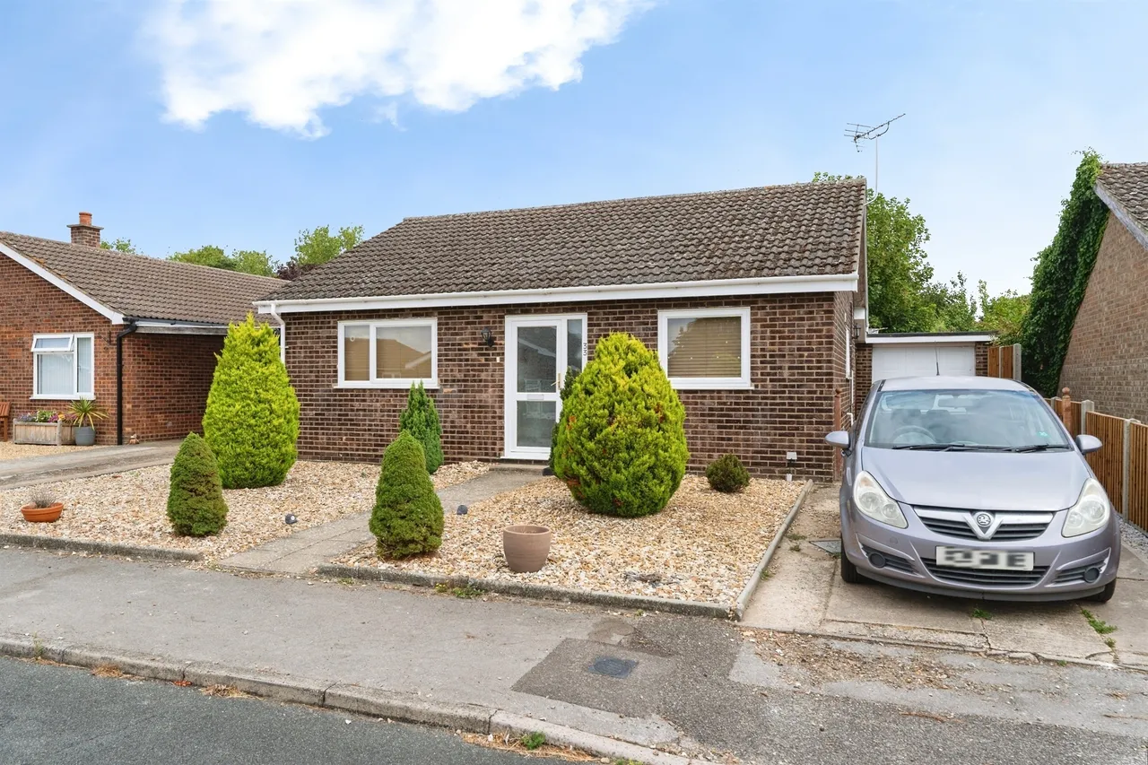 2 bed house for sale, Covey Way, Lakenheath, IP27