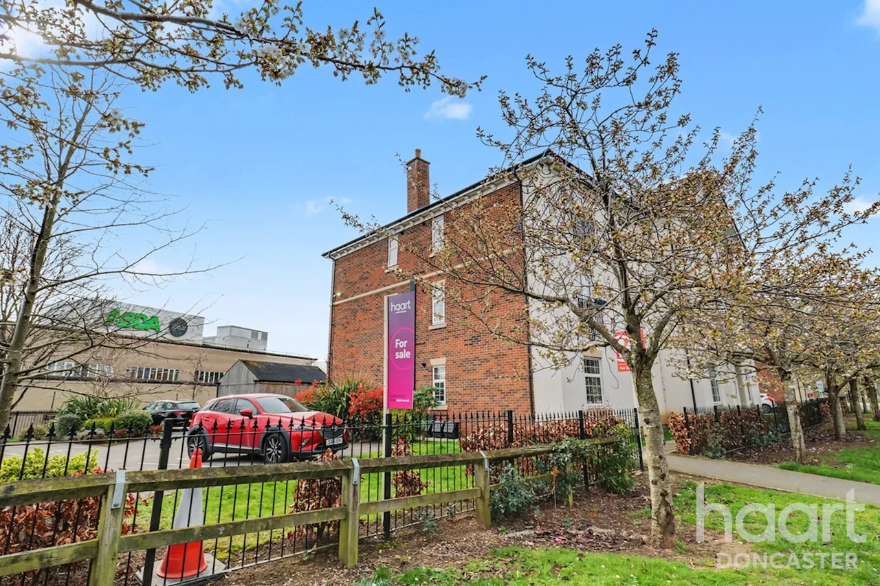 Rosso Close, Belle Vue, DN4, photo 22
