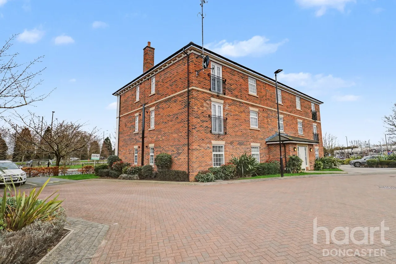 Rosso Close, Belle Vue, DN4, photo 17