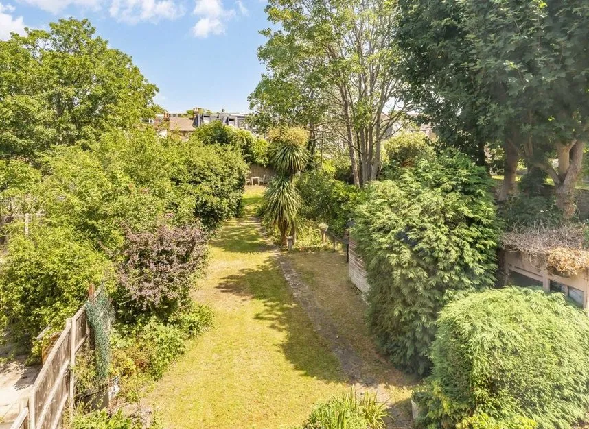 Longley Road, Tooting, SW17, photo 2