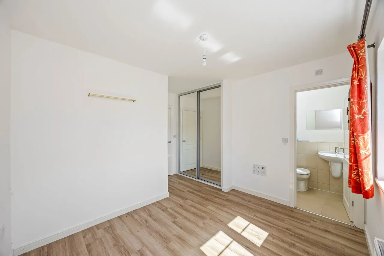 Carter Drive, Broadbridge Heath, RH12, photo 11