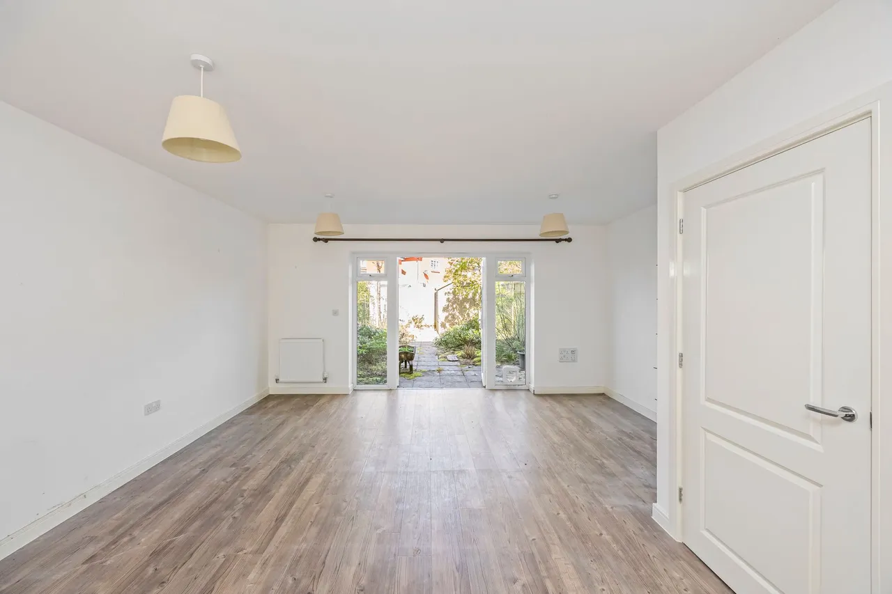 Carter Drive, Broadbridge Heath, RH12, photo 3
