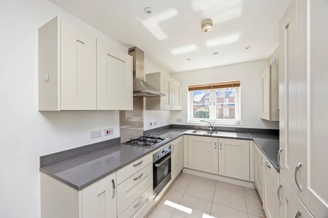Carter Drive, Broadbridge Heath, RH12, photo 2