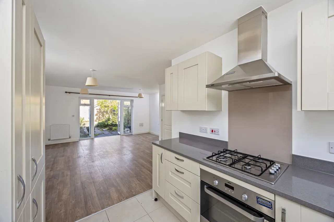 Carter Drive, Broadbridge Heath, RH12, photo 6