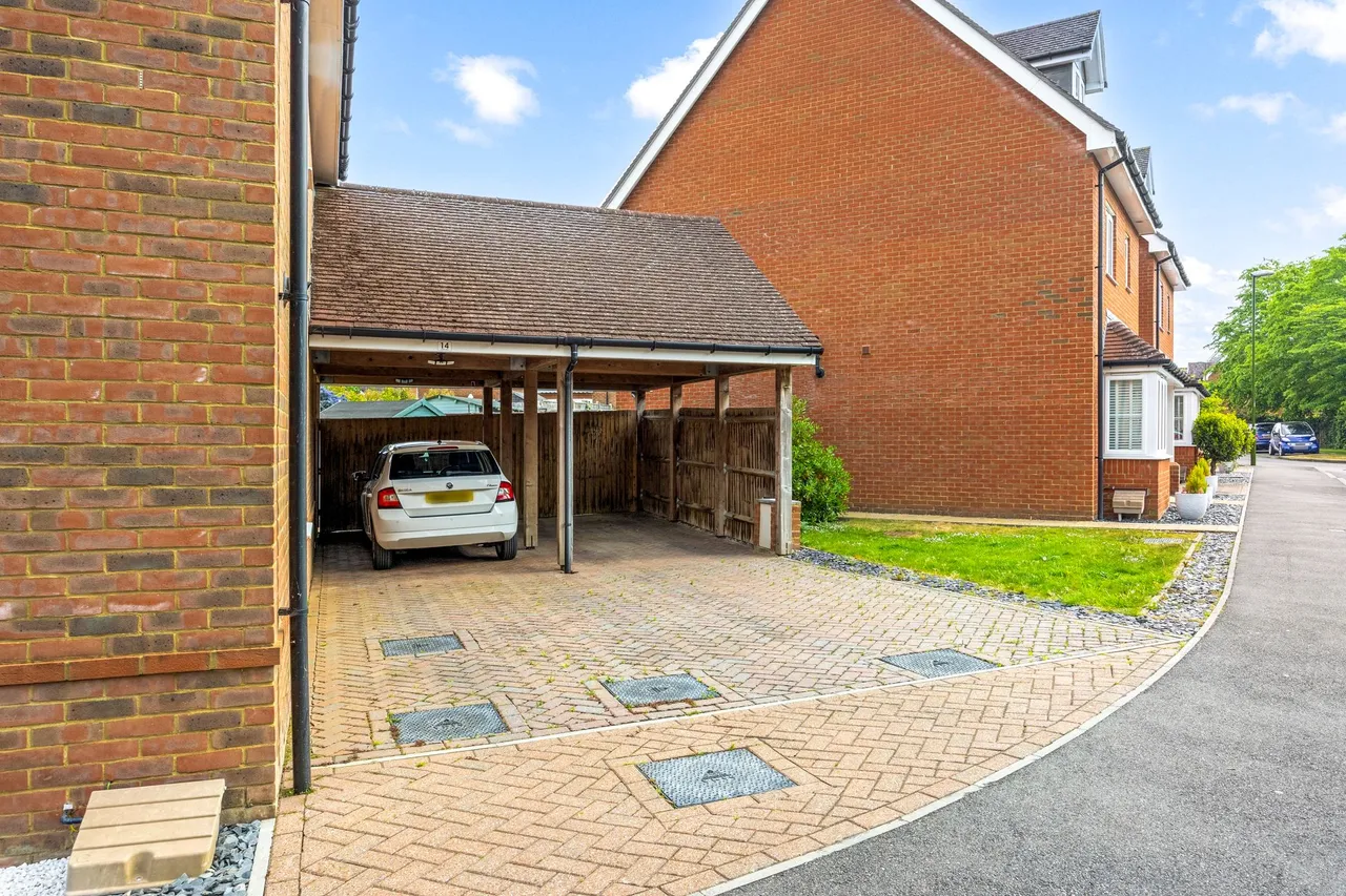 Carter Drive, Broadbridge Heath, RH12, photo 20