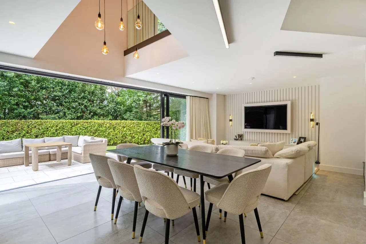 Canford Cliffs Road, Poole, Dorset, BH13 7ER, photo 2