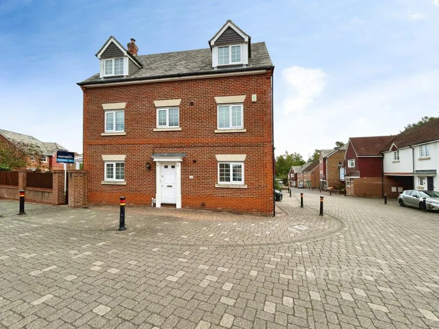 6 bed house for sale, East Hundreds, Fleet, GU51