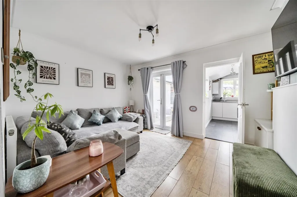 St Johns Road, Caversham, photo 5
