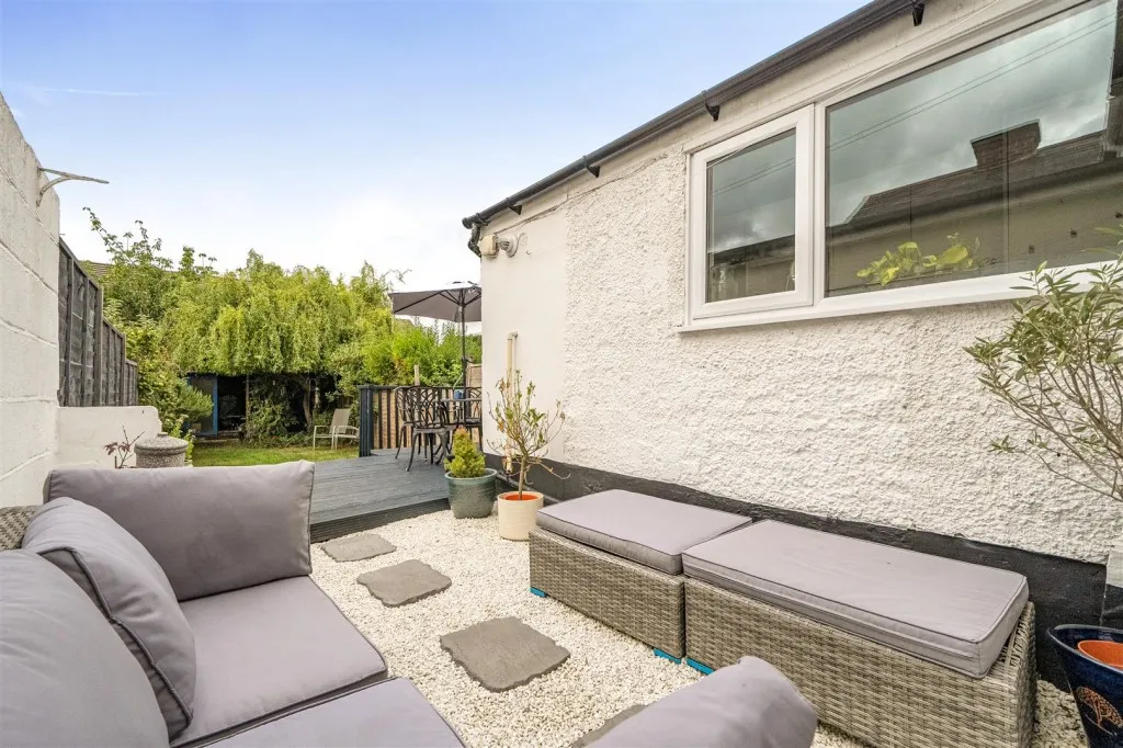 St Johns Road, Caversham, photo 12