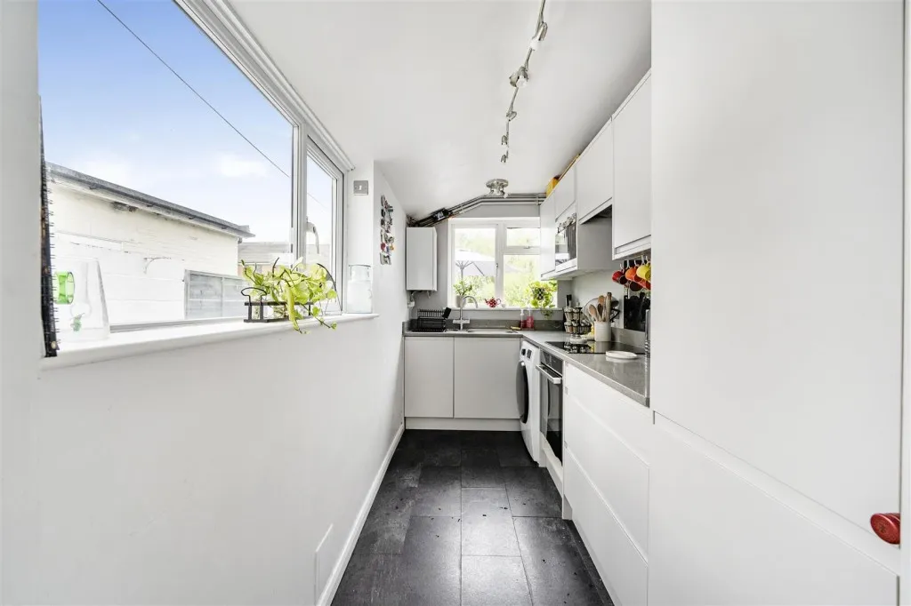 St Johns Road, Caversham, photo 7