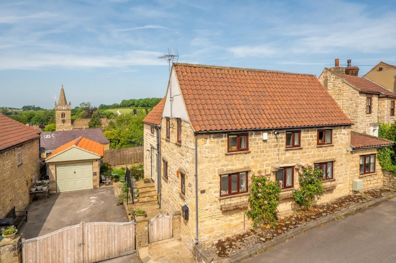 3 bed house for sale, Ashdown Cottage Town Hill, Bramham, LS23