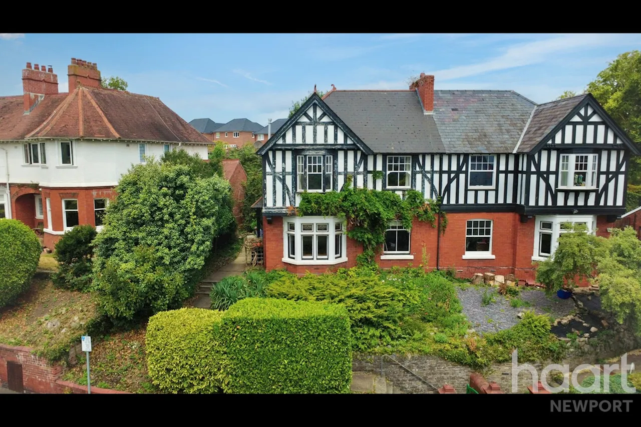 4 bed house for sale, Fields Road, Newport, NP20