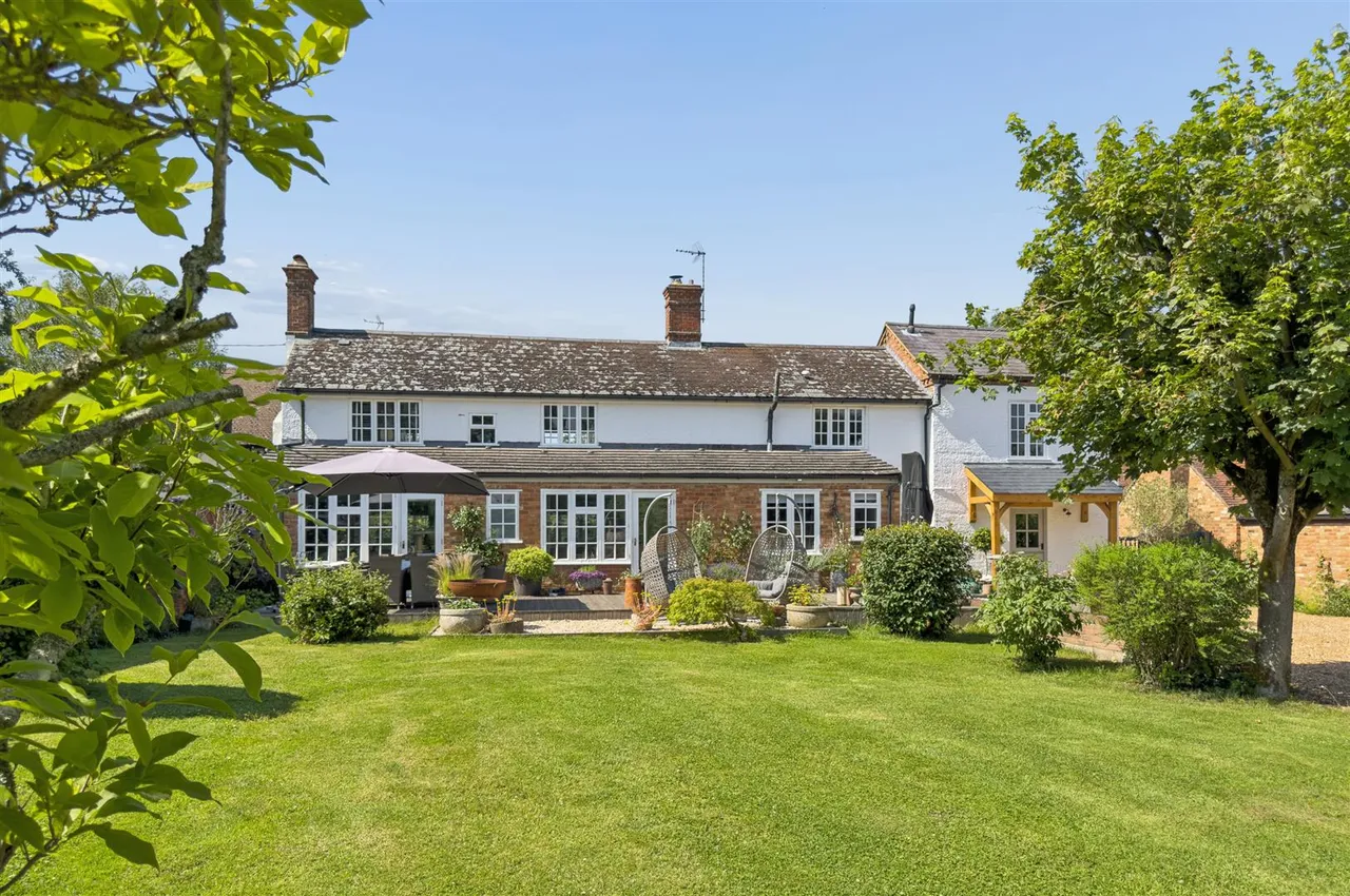 3 bed house for sale, Nearton End, Swanbourne