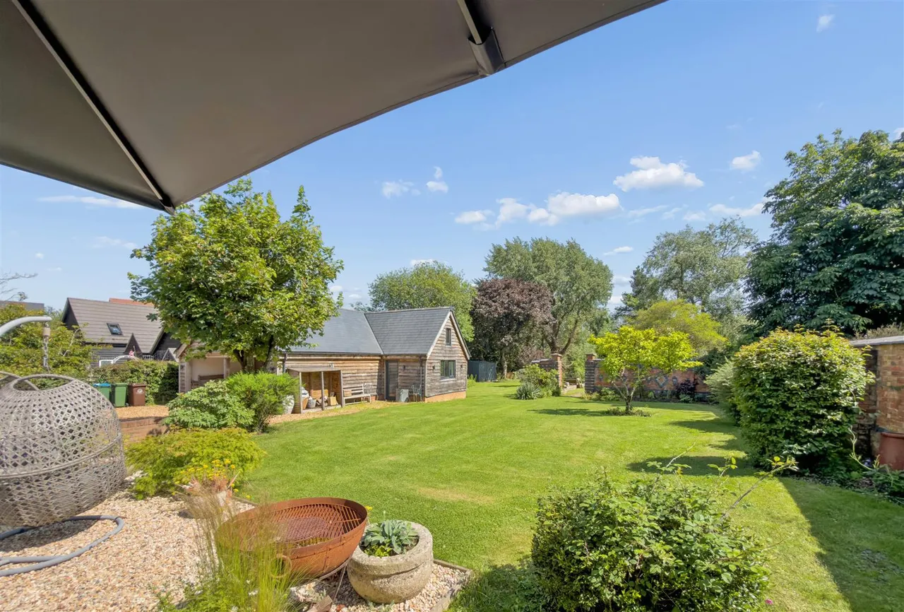 Nearton End, Swanbourne, photo 31
