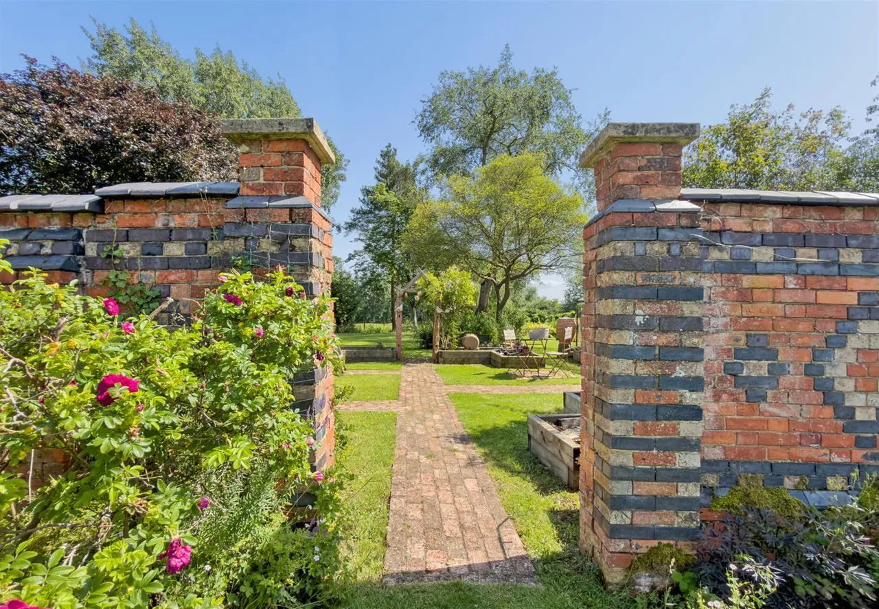 Nearton End, Swanbourne, photo 29