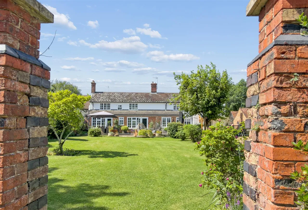 Nearton End, Swanbourne, photo 35