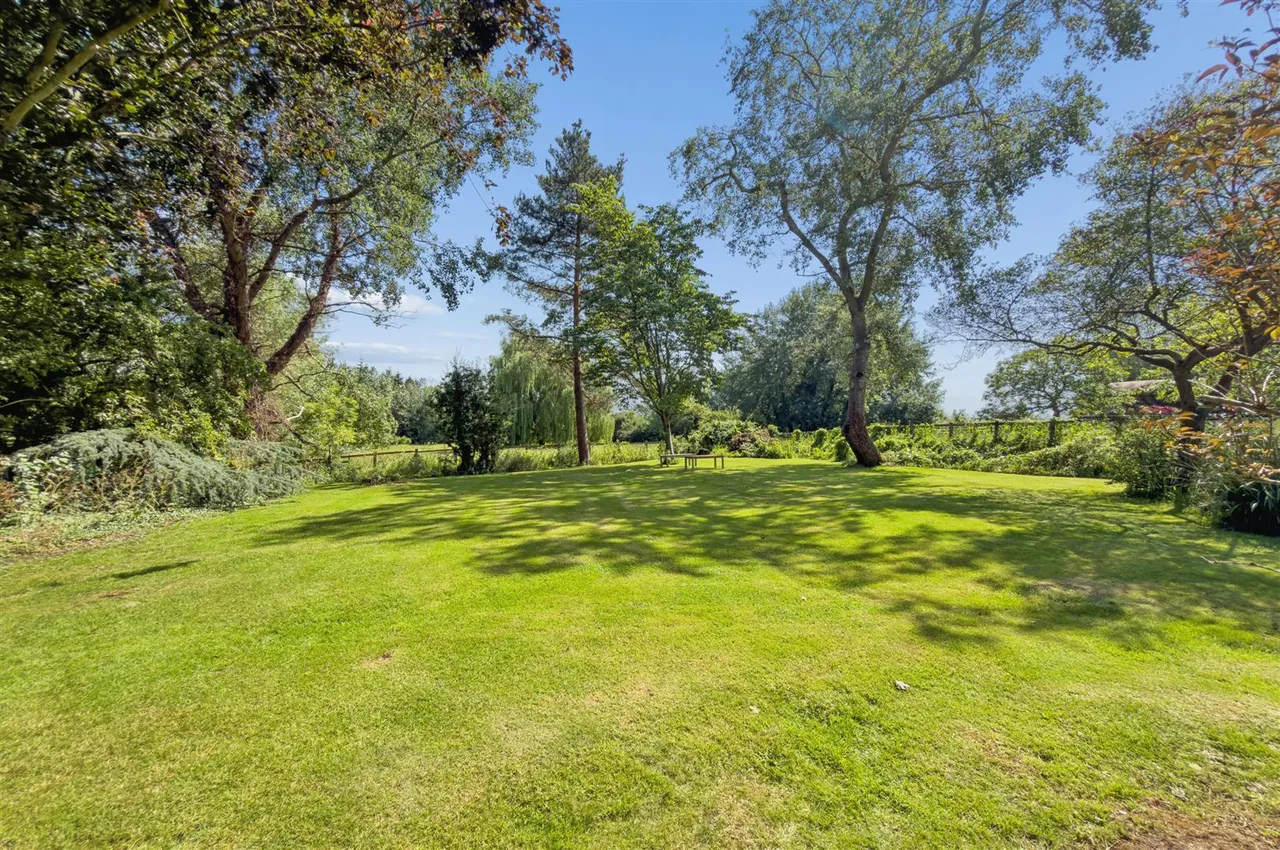 Nearton End, Swanbourne, photo 32