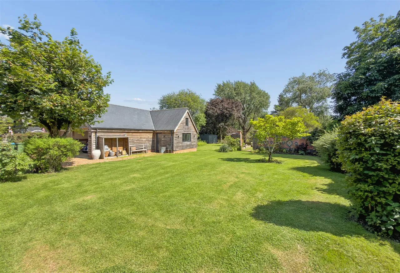 Nearton End, Swanbourne, photo 8